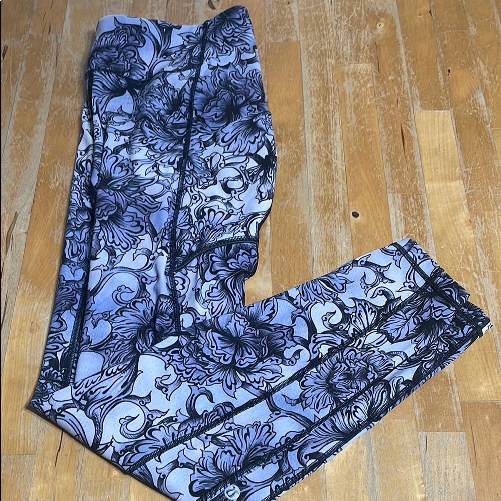 Lululemon Light Blue and Black Floral Leggings NWT